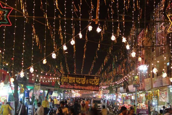 Markets are decorated before the arrival of the festival.