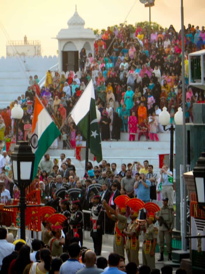 Indians and Pakistanis suffer the political impasse