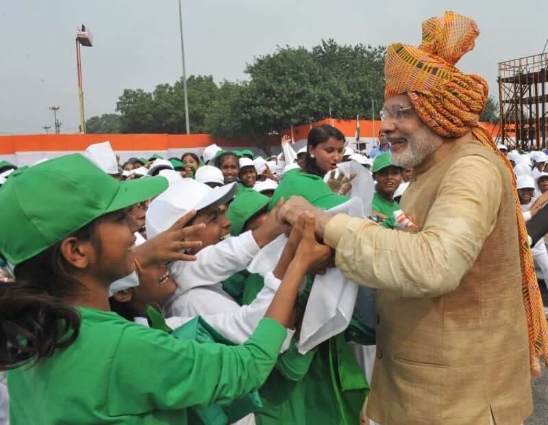 The Prime Minister, Narendra Modi interacting with the school children after addressing the Nation on the occasion of 69th Independence Day.(PIB)